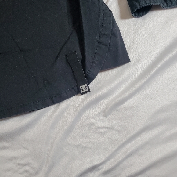 Mens black DC Shoes button up shirt. Medium. - Picture 9 of 9
